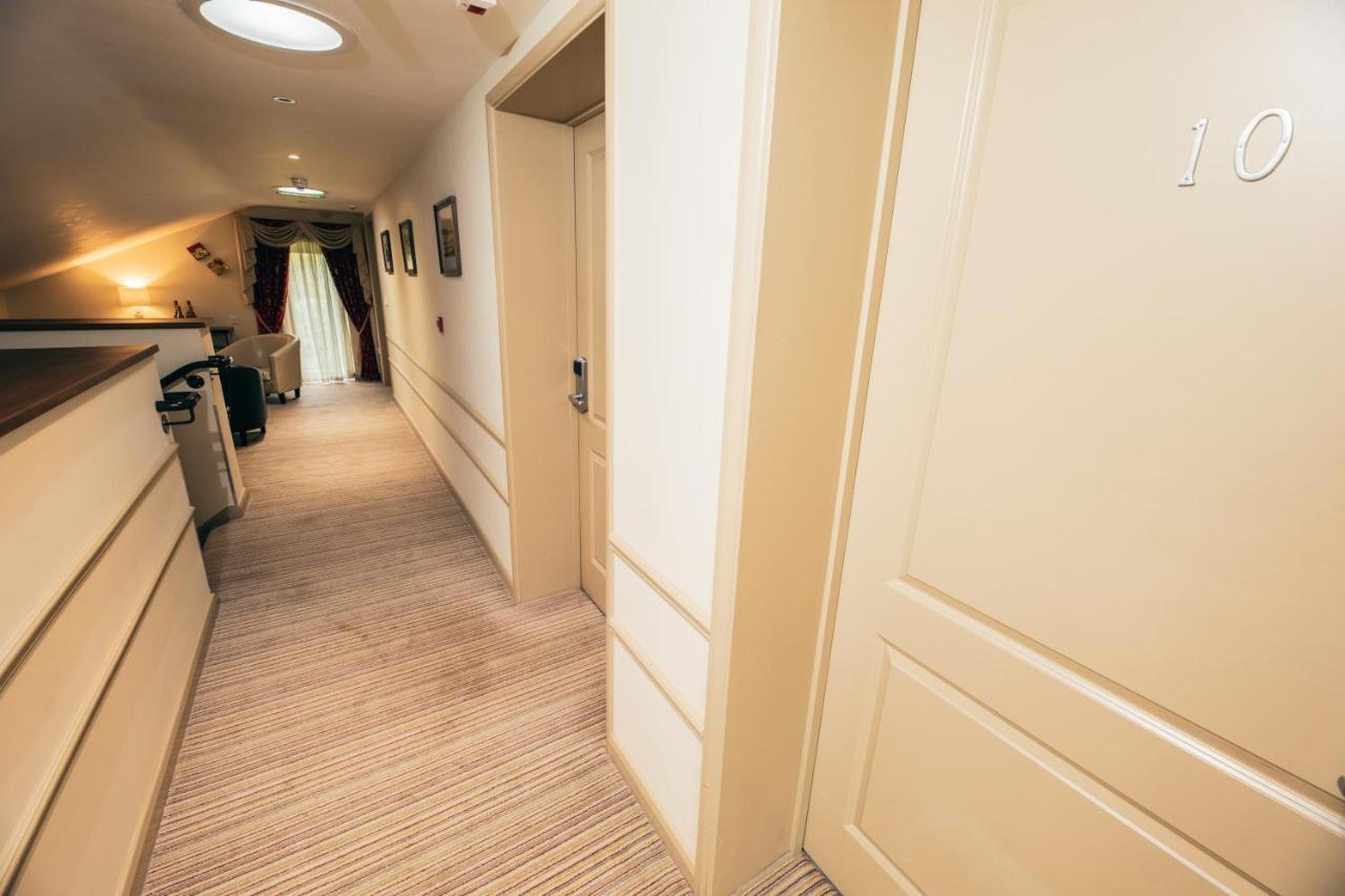 The Auberge Yaxley  Extérieur photo