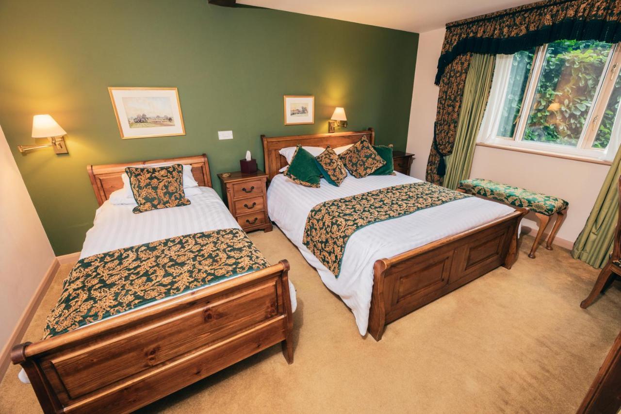 The Auberge Yaxley  Extérieur photo
