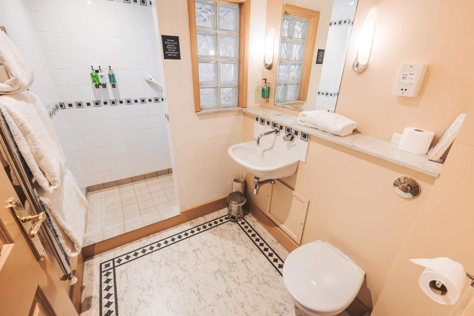 The Auberge Yaxley  Extérieur photo