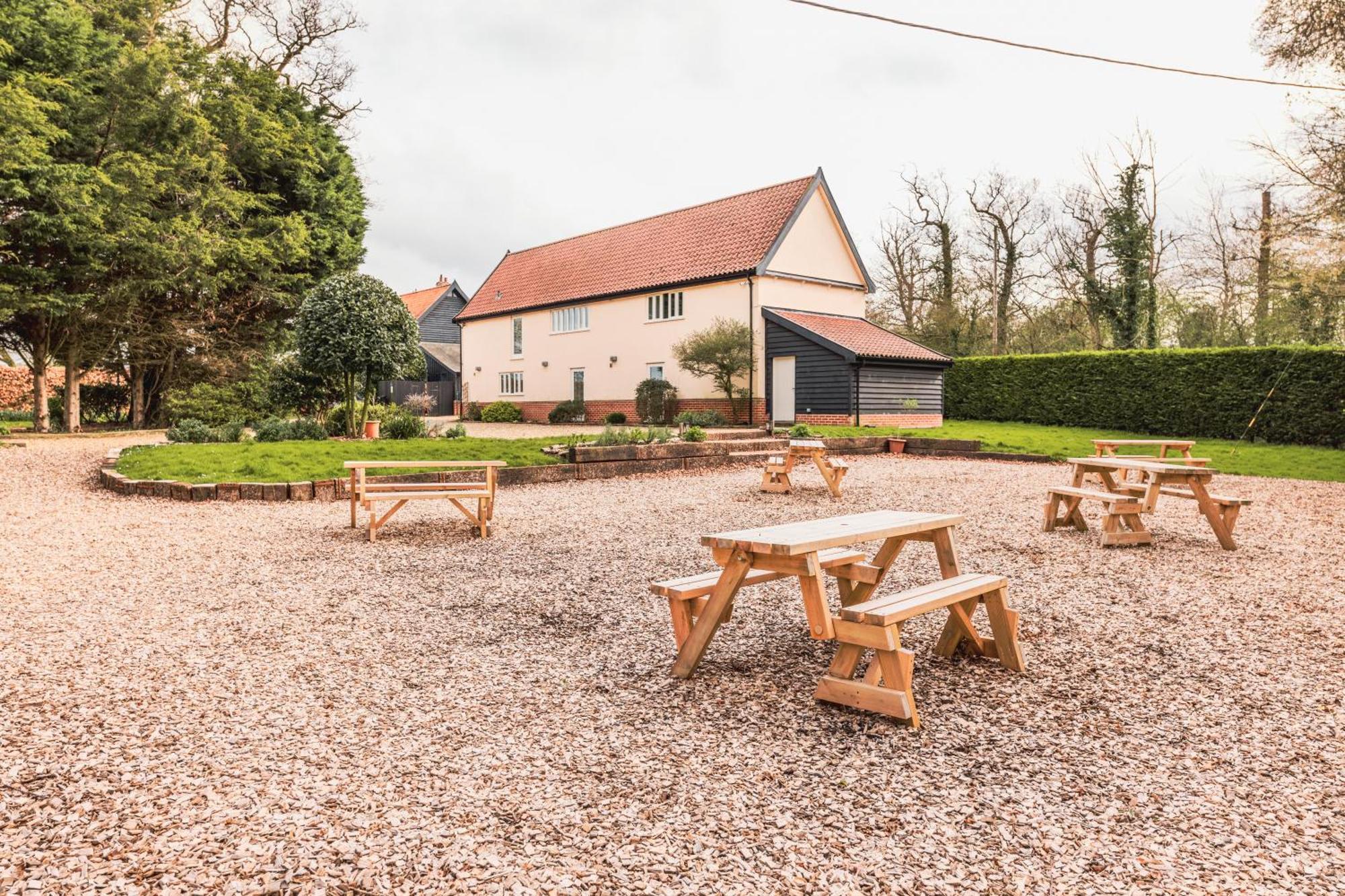 The Auberge Yaxley  Extérieur photo